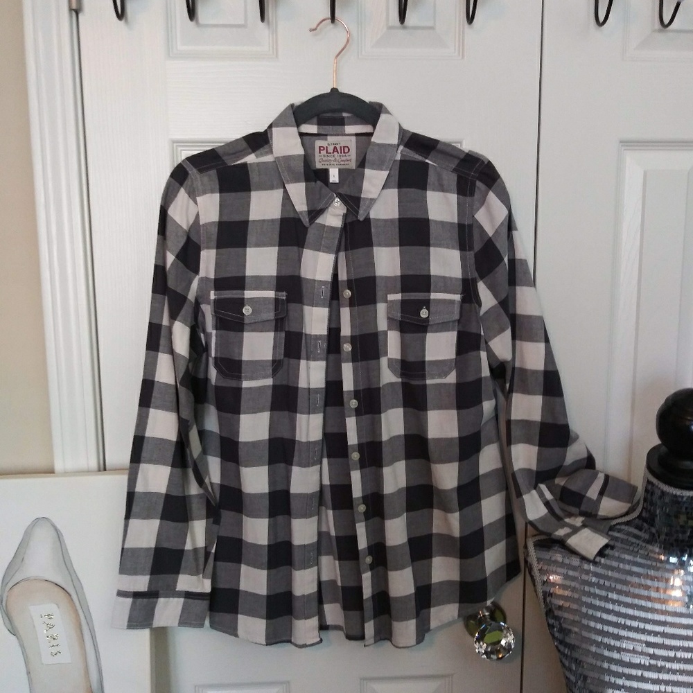 🙌BOGO🙌$10🙌BLACK & WHITE PLAID SHIRT